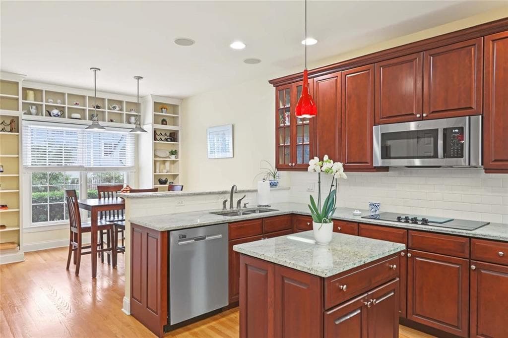 Condominium at 14 Seal Island Road UNIT 14, Bristol, photo 8 of 30