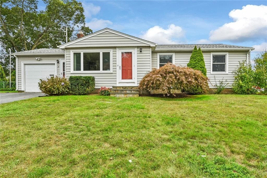 Single Family Residence at 27 Bowman Drive, Warwick, photo 2 of 30