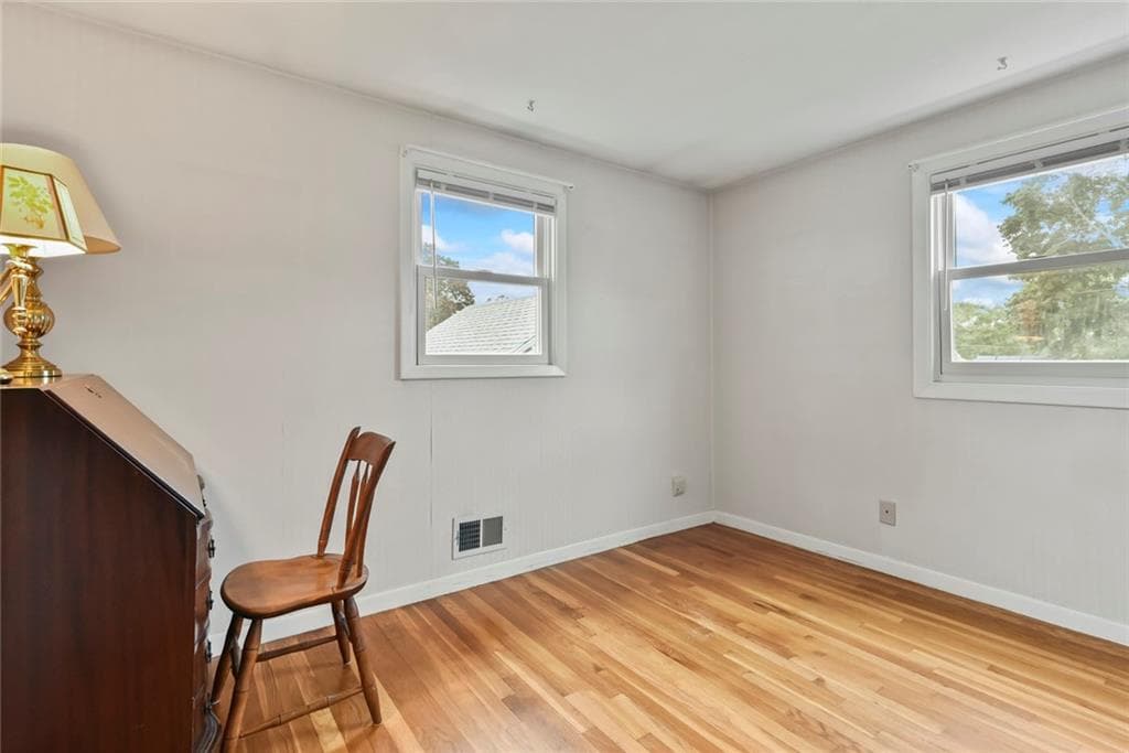 Single Family Residence at 27 Bowman Drive, Warwick, photo 14 of 30