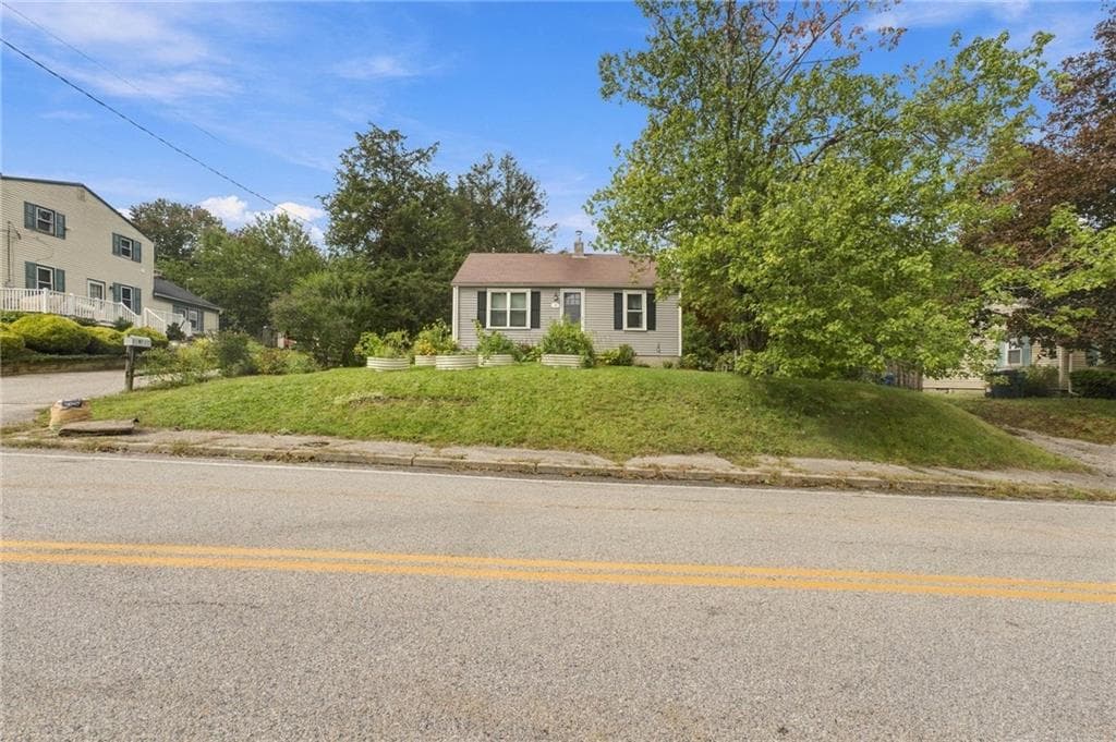 Single Family Residence at 87 Potowomut Road, Warwick, photo 36 of 38