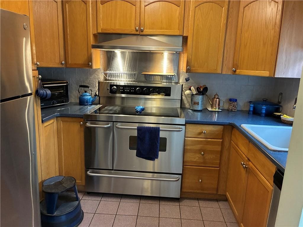 Condominium at 1 Willow Glen Circle UNIT 116, Warwick, photo 7 of 45