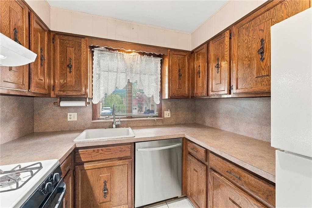 Single Family Residence at 25 Sherman Avenue, North Providence, photo 16 of 46