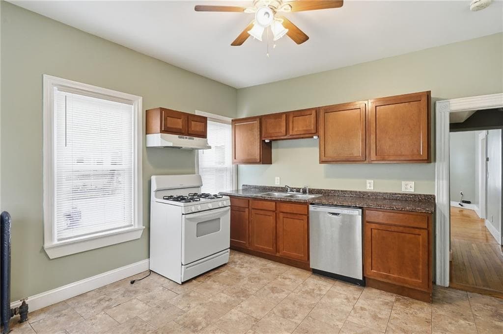 Multi Family at 7 Broad Street, Warwick, photo 6 of 49