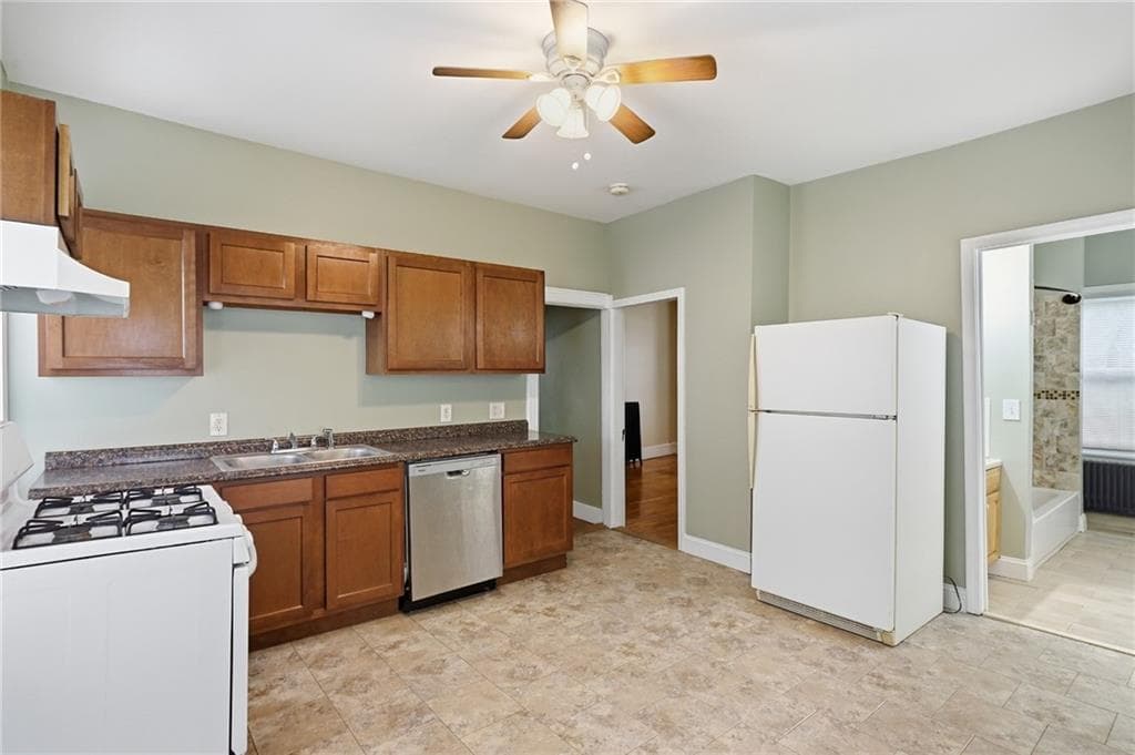 Multi Family at 7 Broad Street, Warwick, photo 7 of 49