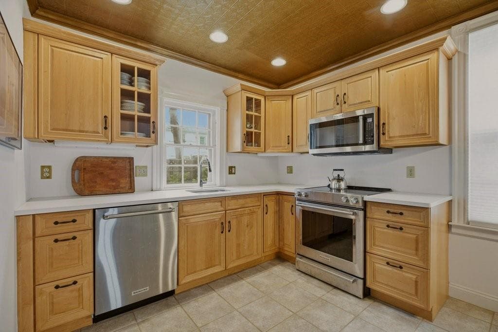 Single Family Residence at 14 Mann Avenue, Newport, photo 9 of 27
