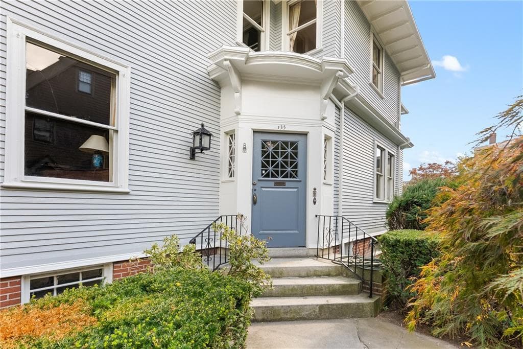 Single Family Residence at 135 Lloyd Avenue, Providence, photo 3 of 49