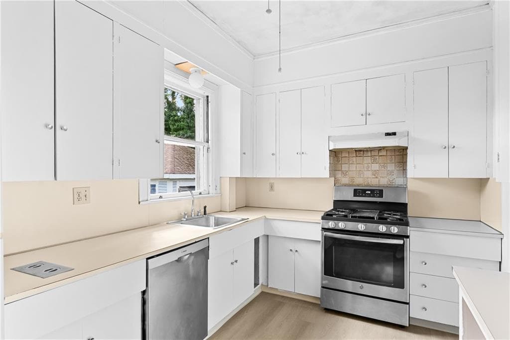 Single Family Residence at 135 Lloyd Avenue, Providence, photo 20 of 49