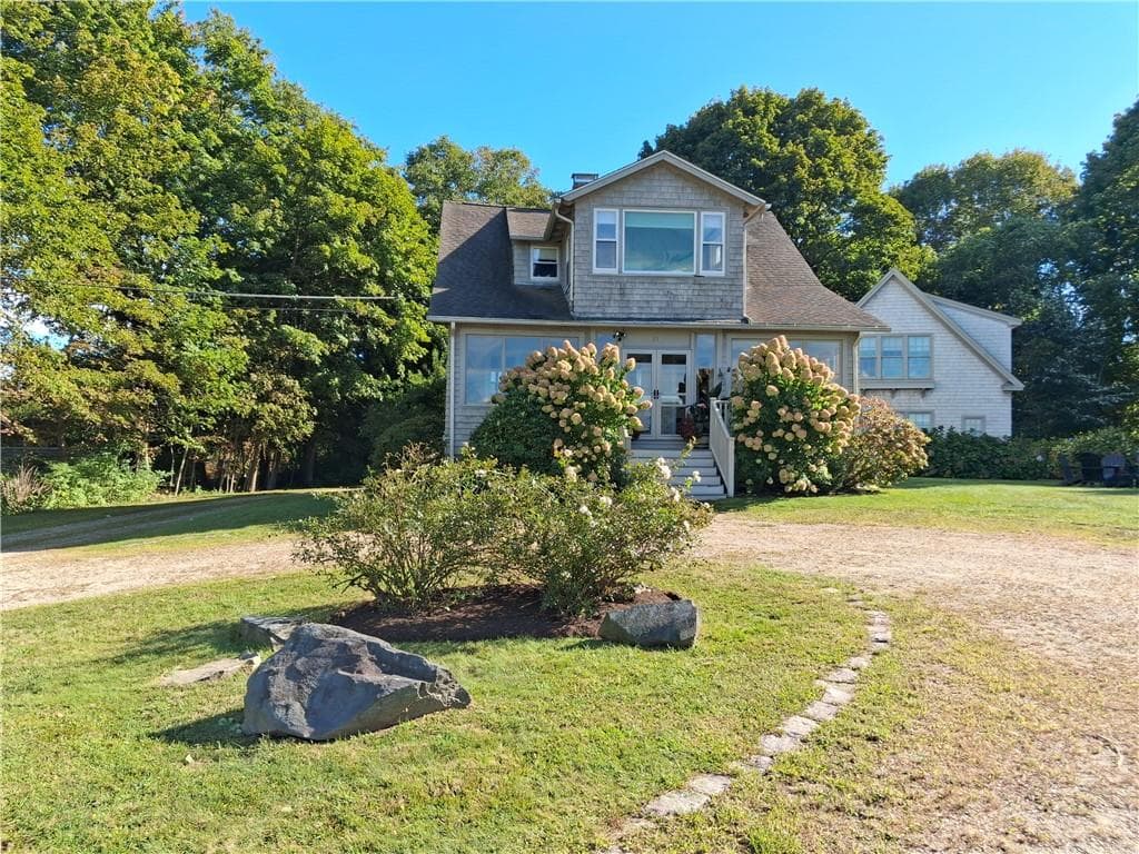 Single Family Residence at 31 Calvert Place, Jamestown, photo 2 of 42