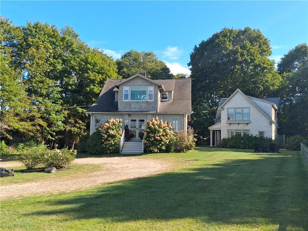 Single Family Residence at 31 Calvert Place, Jamestown, photo 5 of 42