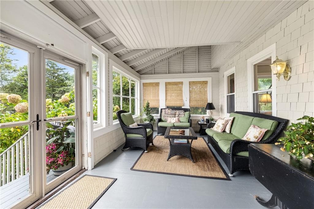 Single Family Residence at 31 Calvert Place, Jamestown, photo 9 of 42