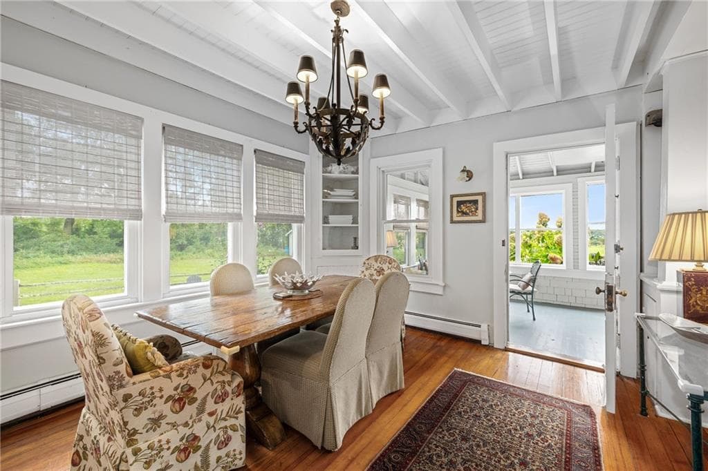 Single Family Residence at 31 Calvert Place, Jamestown, photo 10 of 42