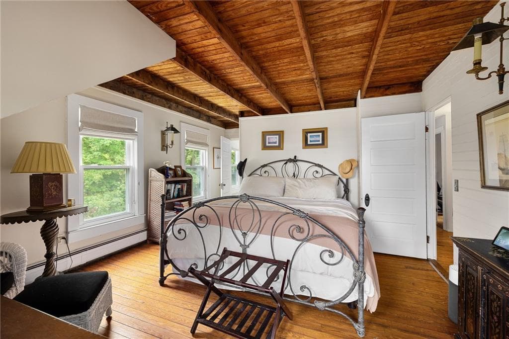 Single Family Residence at 31 Calvert Place, Jamestown, photo 18 of 42
