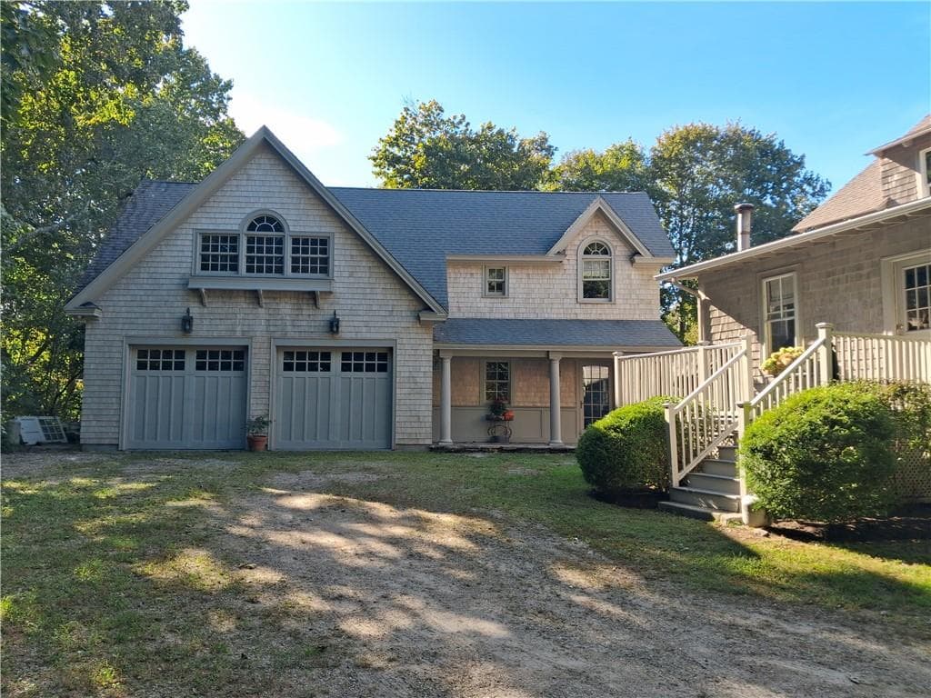Single Family Residence at 31 Calvert Place, Jamestown, photo 8 of 42