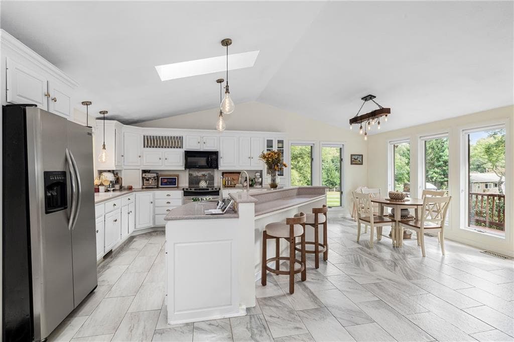 Single Family Residence at 40 Moosehorn Road, East Greenwich, photo 5 of 48