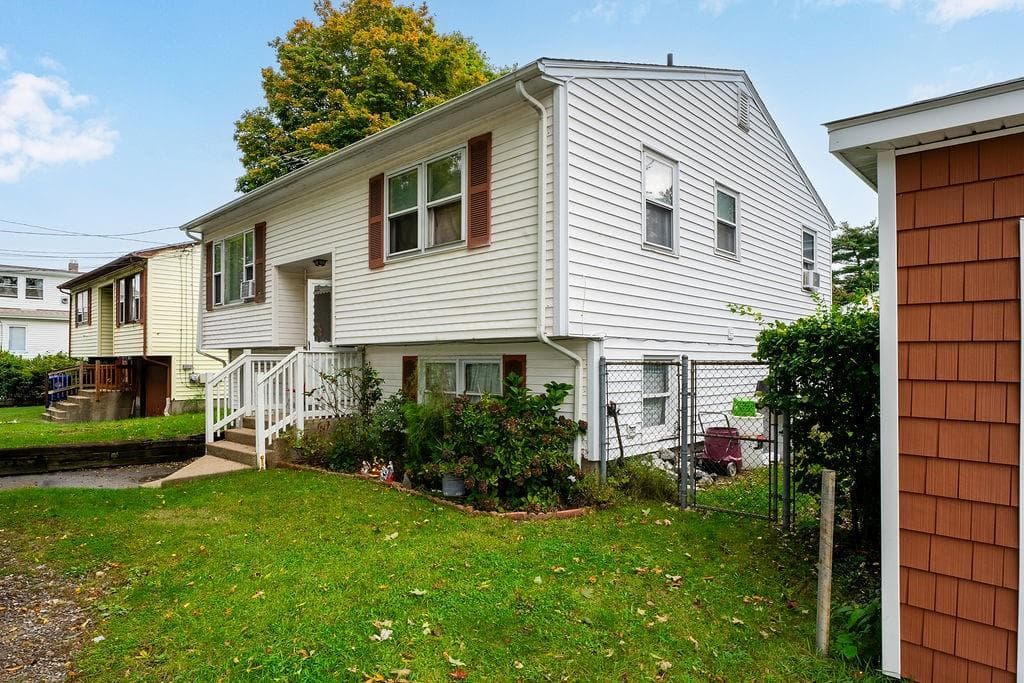 Single Family Residence at 81 Petteys Avenue, Providence, photo 2 of 27