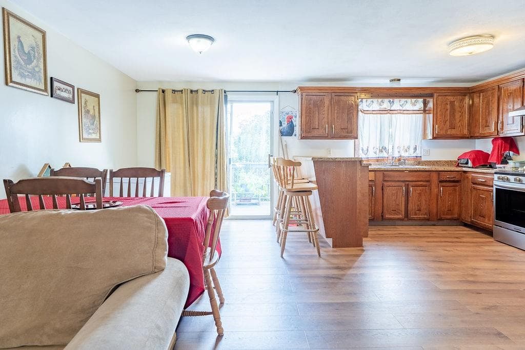 Single Family Residence at 81 Petteys Avenue, Providence, photo 12 of 27