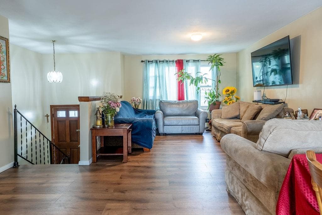 Single Family Residence at 81 Petteys Avenue, Providence, photo 10 of 27