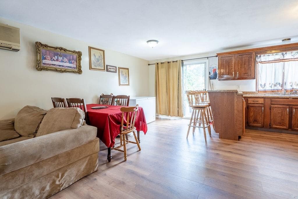 Single Family Residence at 81 Petteys Avenue, Providence, photo 11 of 27