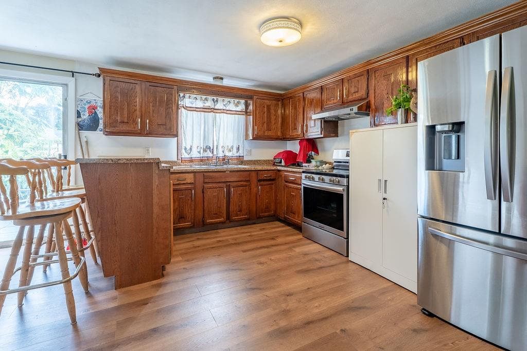 Single Family Residence at 81 Petteys Avenue, Providence, photo 8 of 27