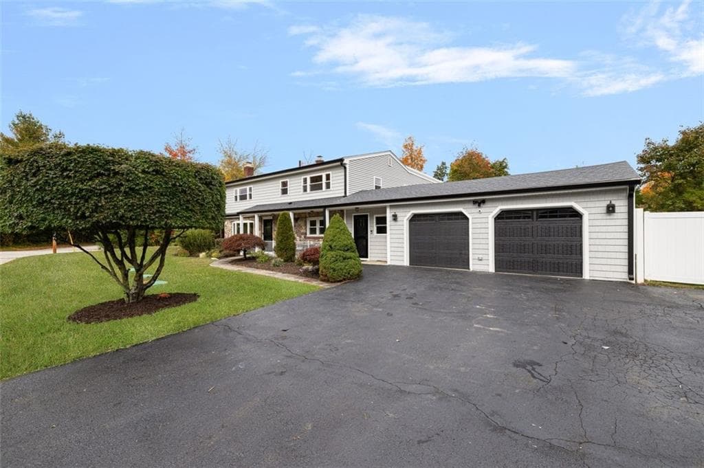 Single Family Residence at 3 Massasoit Passage, Cumberland, photo 3 of 50