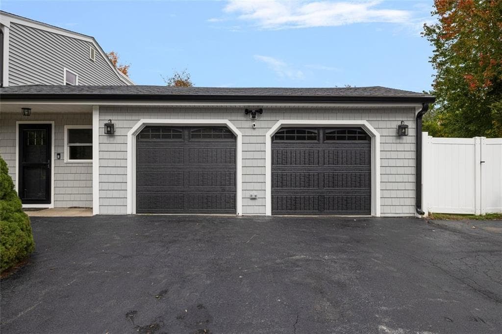 Single Family Residence at 3 Massasoit Passage, Cumberland, photo 4 of 50