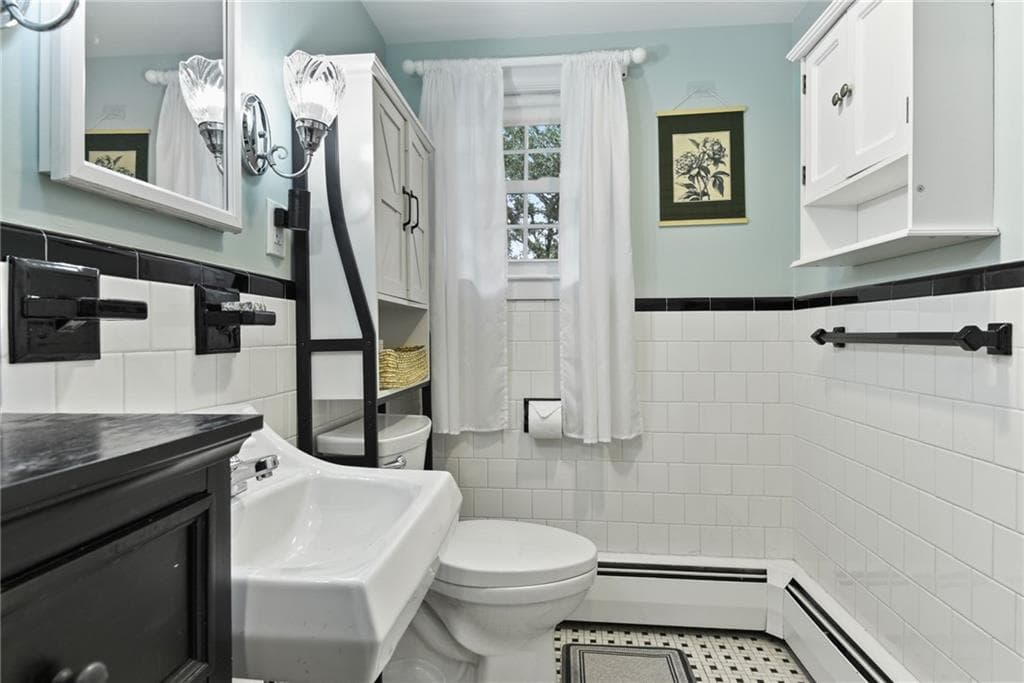 Single Family Residence at 232 Bayview Avenue, Warwick, photo 23 of 46