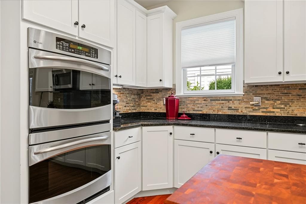 Single Family Residence at 95 Fry Brook Drive, East Greenwich, photo 12 of 44