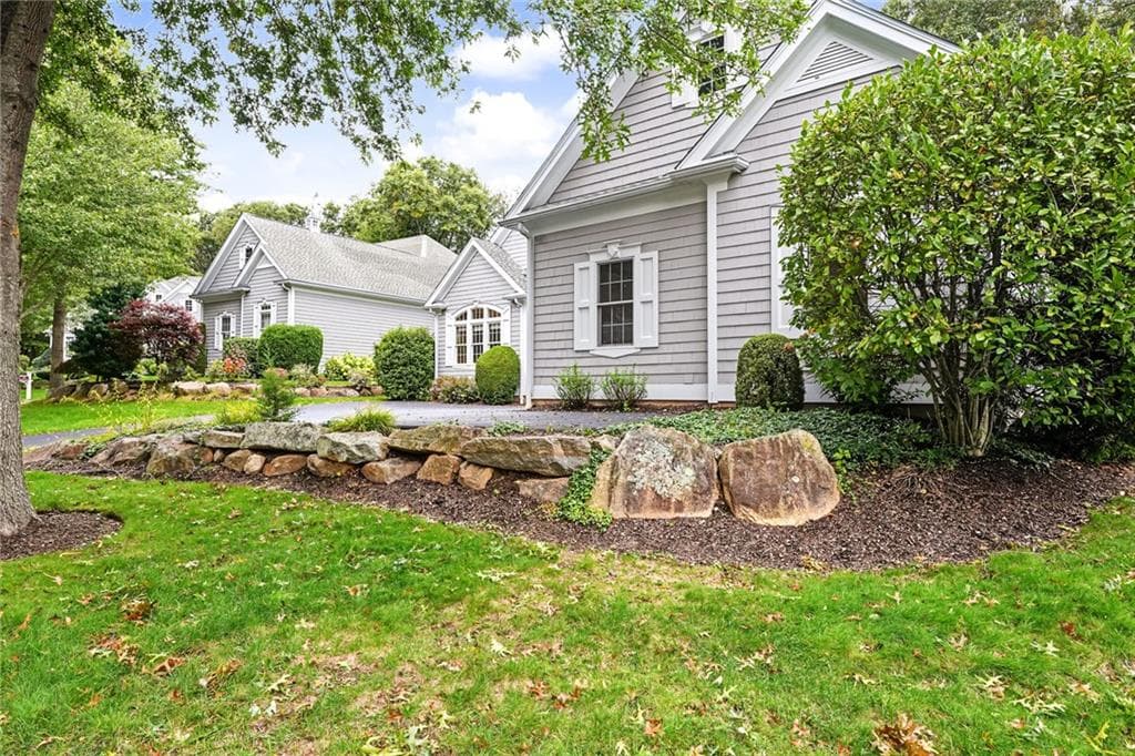 Single Family Residence at 95 Fry Brook Drive, East Greenwich, photo 4 of 44