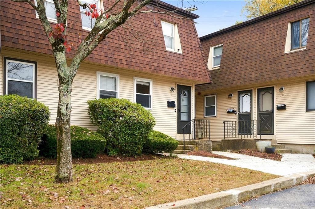 Condominium at 1588 Main Street UNIT 18, West Warwick, photo 2 of 34