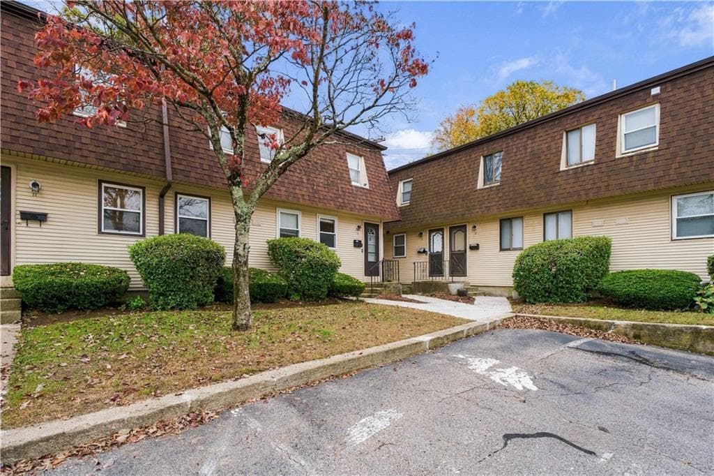 Condominium at 1588 Main Street UNIT 18, West Warwick, photo 3 of 34