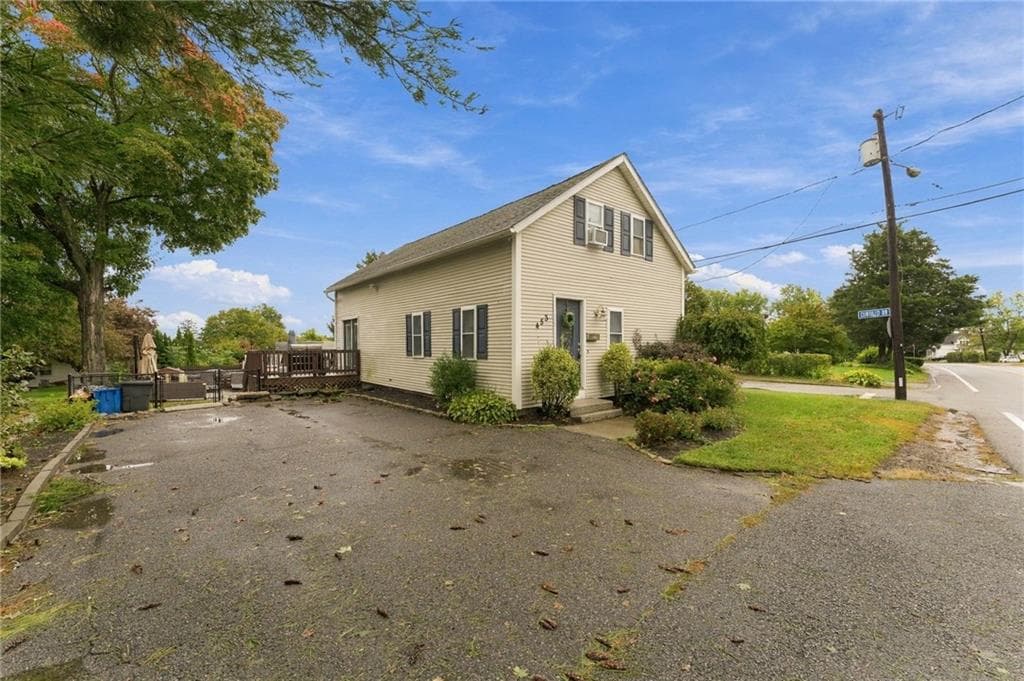 Single Family Residence at 453 Greenville Avenue, Johnston, photo 6 of 47