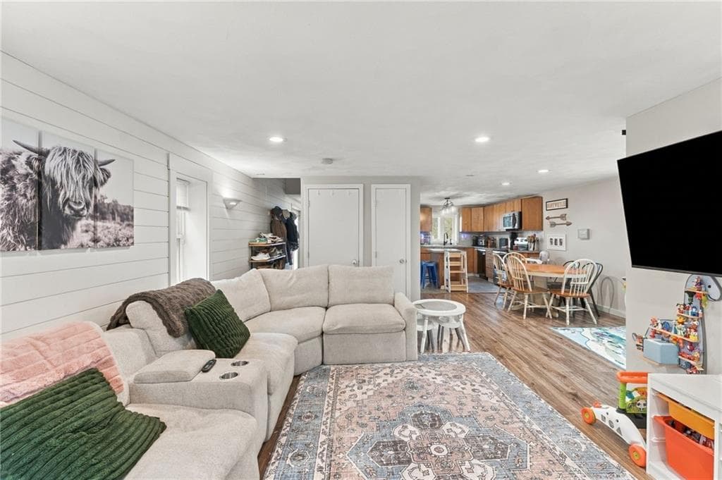 Single Family Residence at 453 Greenville Avenue, Johnston, photo 17 of 47