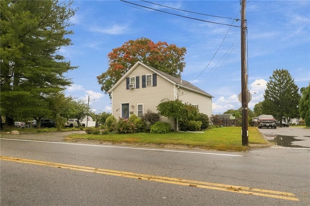Single Family Residence at 453 Greenville Avenue, Johnston, photo 3 of 47
