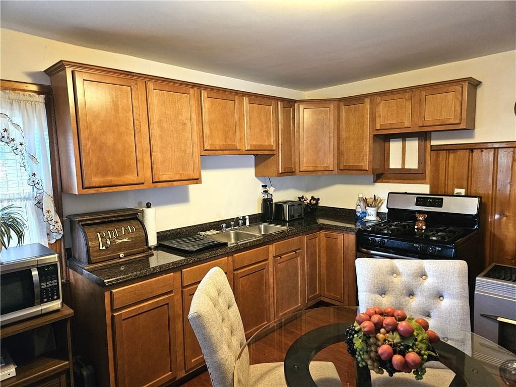 Multi Family at 209 River Road, Lincoln, photo 21 of 35