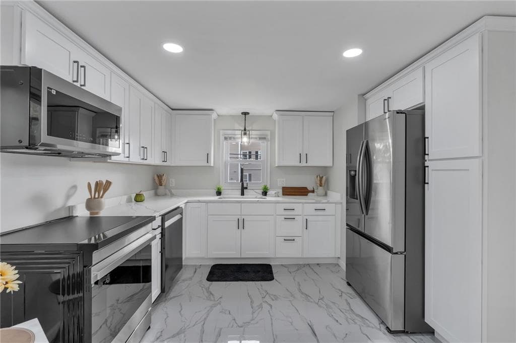 Single Family Residence at 546 Robinson Street, Woonsocket, photo 2 of 38
