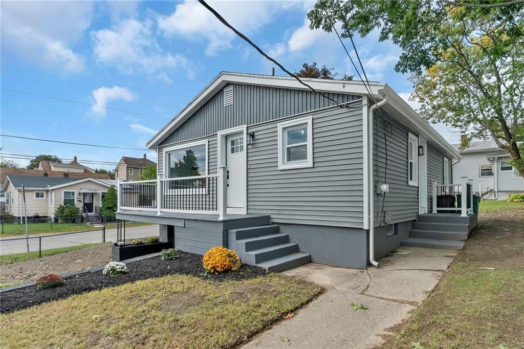 Single Family Residence at 546 Robinson Street, Woonsocket, photo 6 of 38