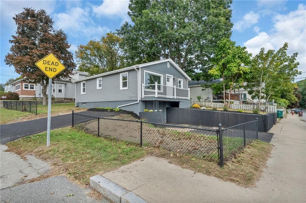 Single Family Residence at 546 Robinson Street, Woonsocket, photo 7 of 38