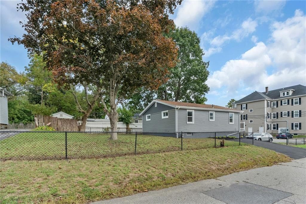 Single Family Residence at 546 Robinson Street, Woonsocket, photo 36 of 38