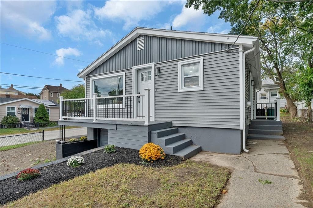 Single Family Residence at 546 Robinson Street, Woonsocket, photo 4 of 38
