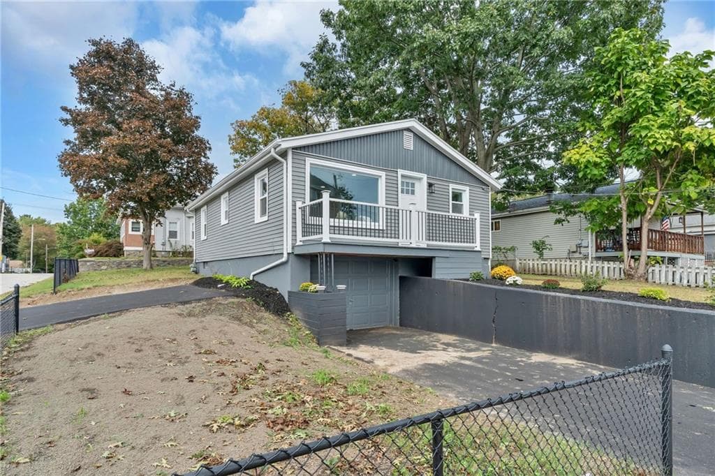 Single Family Residence at 546 Robinson Street, Woonsocket, photo 8 of 38