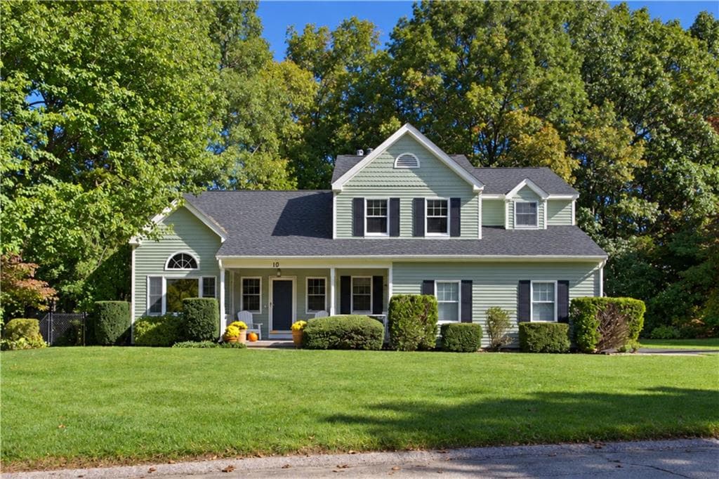 Single Family Residence at 10 Highbush Terrace, North Kingstown, photo 2 of 47