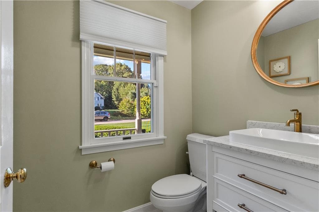 Single Family Residence at 10 Highbush Terrace, North Kingstown, photo 20 of 47