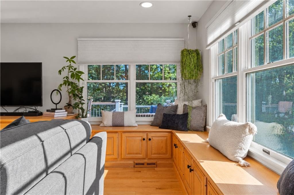 Single Family Residence at 10 Highbush Terrace, North Kingstown, photo 14 of 47