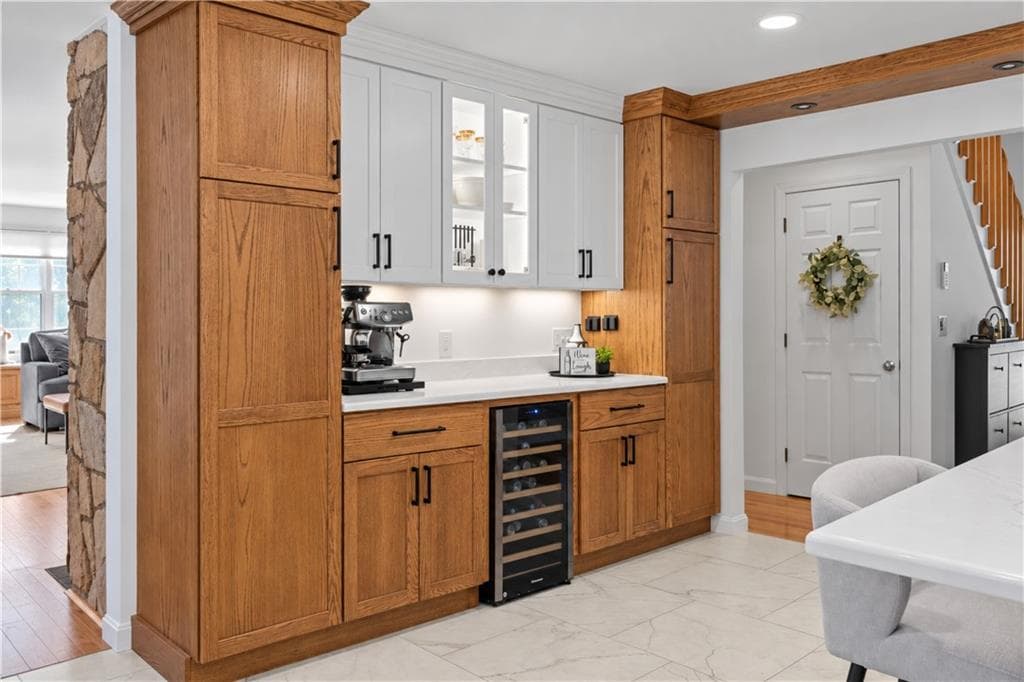 Single Family Residence at 10 Highbush Terrace, North Kingstown, photo 11 of 47