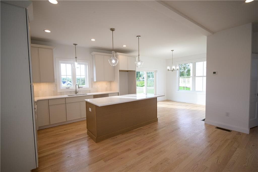 Single Family Residence at 30 Bunker Hill Crossing, Portsmouth, photo 6 of 12