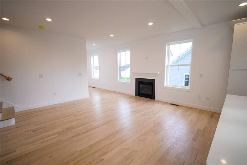 Single Family Residence at 30 Bunker Hill Crossing, Portsmouth, photo 5 of 12