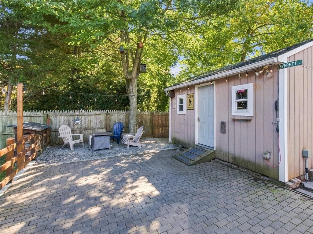Single Family Residence at 126 Vernon Street, Warwick, photo 25 of 33