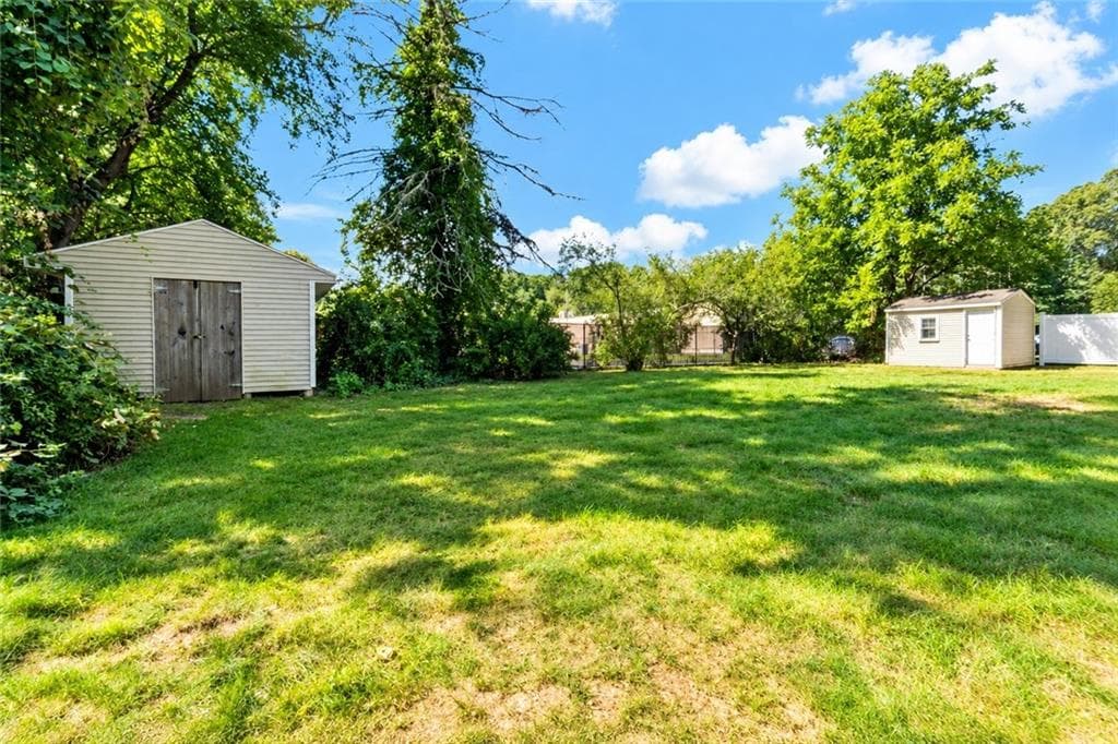 Single Family Residence at 44 MAXWELL Drive, North Kingstown, photo 4 of 19