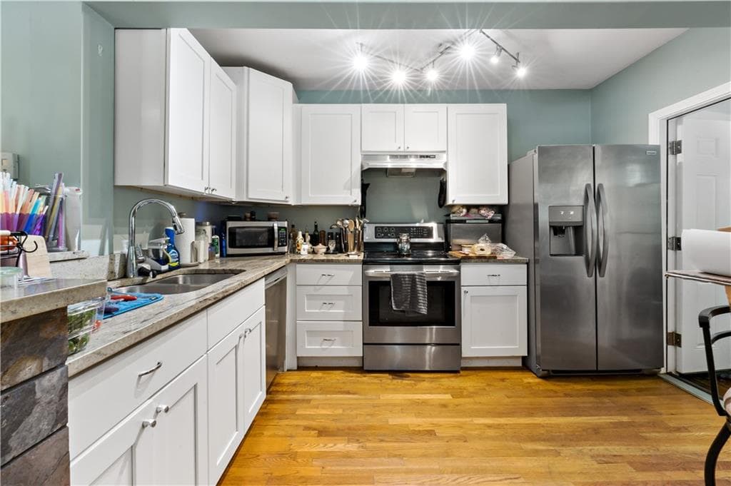 Single Family Residence at 44 MAXWELL Drive, North Kingstown, photo 8 of 19