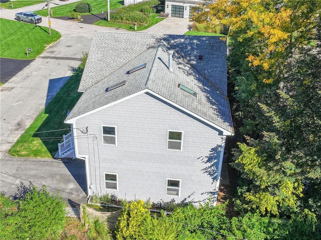 Single Family Residence at 190 Charlotte Drive, Warwick, photo 10 of 48
